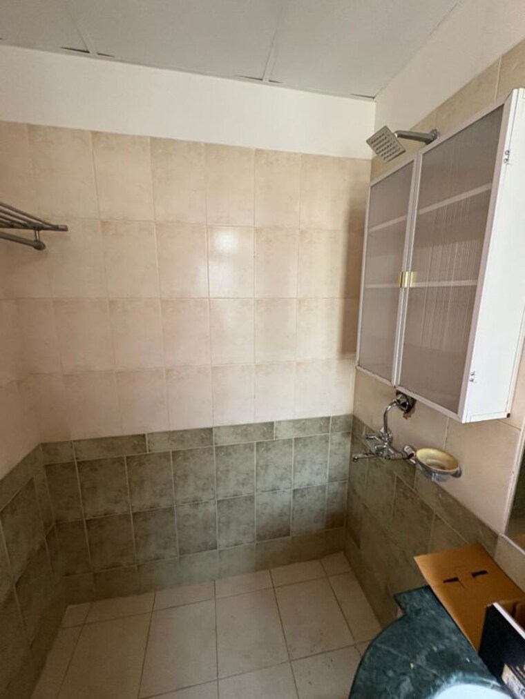 Bathroom, orchid-petals 3.5 Bedroom 2061 Sq.Ft. Apartment In Sector 49 Gurgaon 10431143