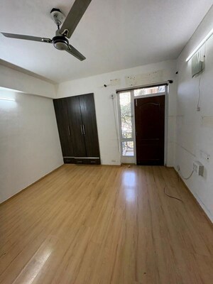 Room in 3.5 BHK Apartment at Orchid Petals, Sector 49 – for Sale