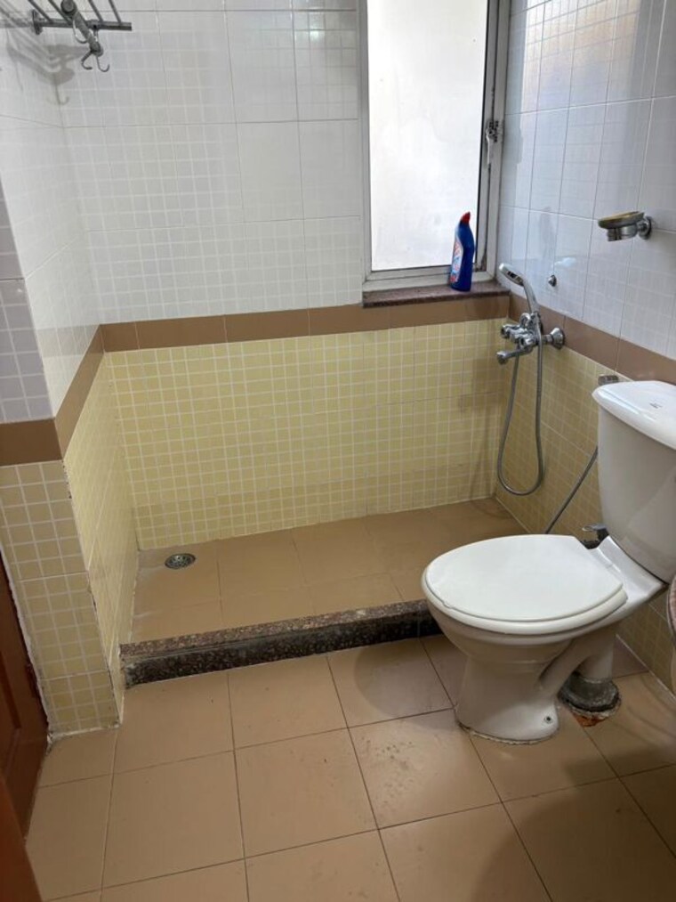 Bathroom, orchid-petals 3.5 Bedroom 2061 Sq.Ft. Apartment In Sector 49 Gurgaon 10431143