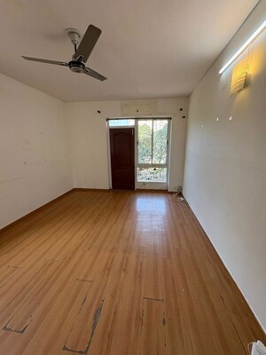 Room in 3.5 BHK Apartment at Orchid Petals, Sector 49 – for Sale