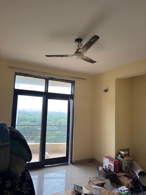 Room in 3 BHK Apartment at Alistonia Estate, Pi I And Ii Greater Noida – for Rent