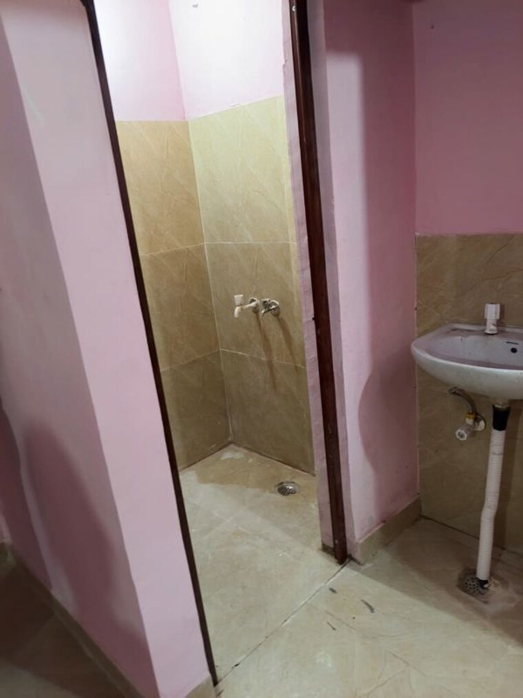 Bathroom, gulmohar-estate 1 Bedroom 40 Sq.Mt. Apartment In Pi Greater Noida Greater Noida 10431176