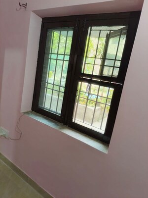 Room in 1 BHK Apartment at Gulmohar Estate, Pi Greater Noida – for Rent