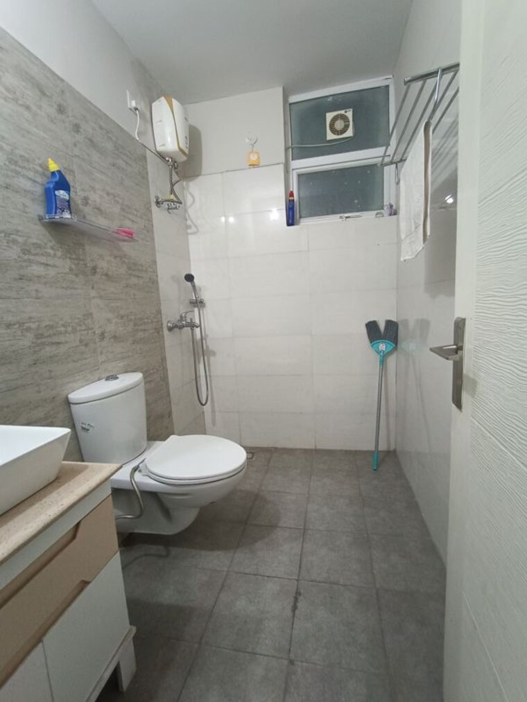 Bathroom, kharar landran road 3 Bedroom 1455 Sq.Ft. Apartment In Kharar Landran Road Mohali 10431139