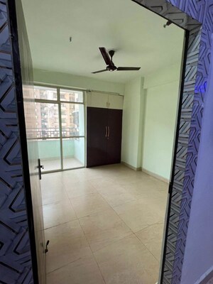 Bathroom in 3 BHK Apartment at Kbnows Apartment, Sector 16 Greater Noida – for Rent