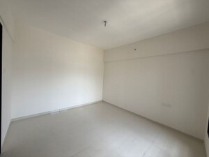 Room in 3 BHK Apartment at Kamgar Putala Vasahat – for Rent