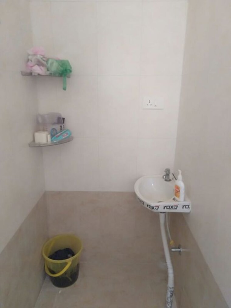 Bathroom, kanan-enclave 3 Bedroom 830 Sq.Ft. Apartment In Kharadi Pune 10431202