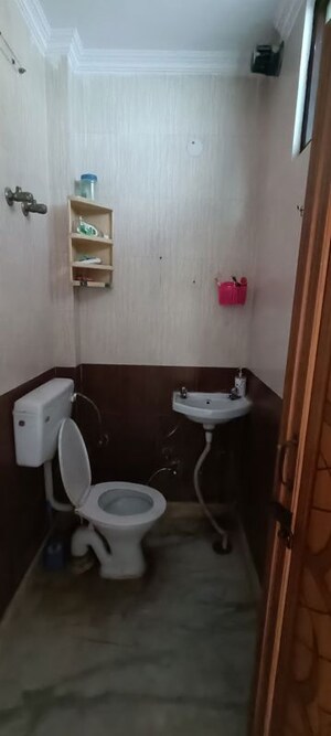 Bathroom in 1 BHK Builder Floor at Rohini Sector 8 – for Rent
