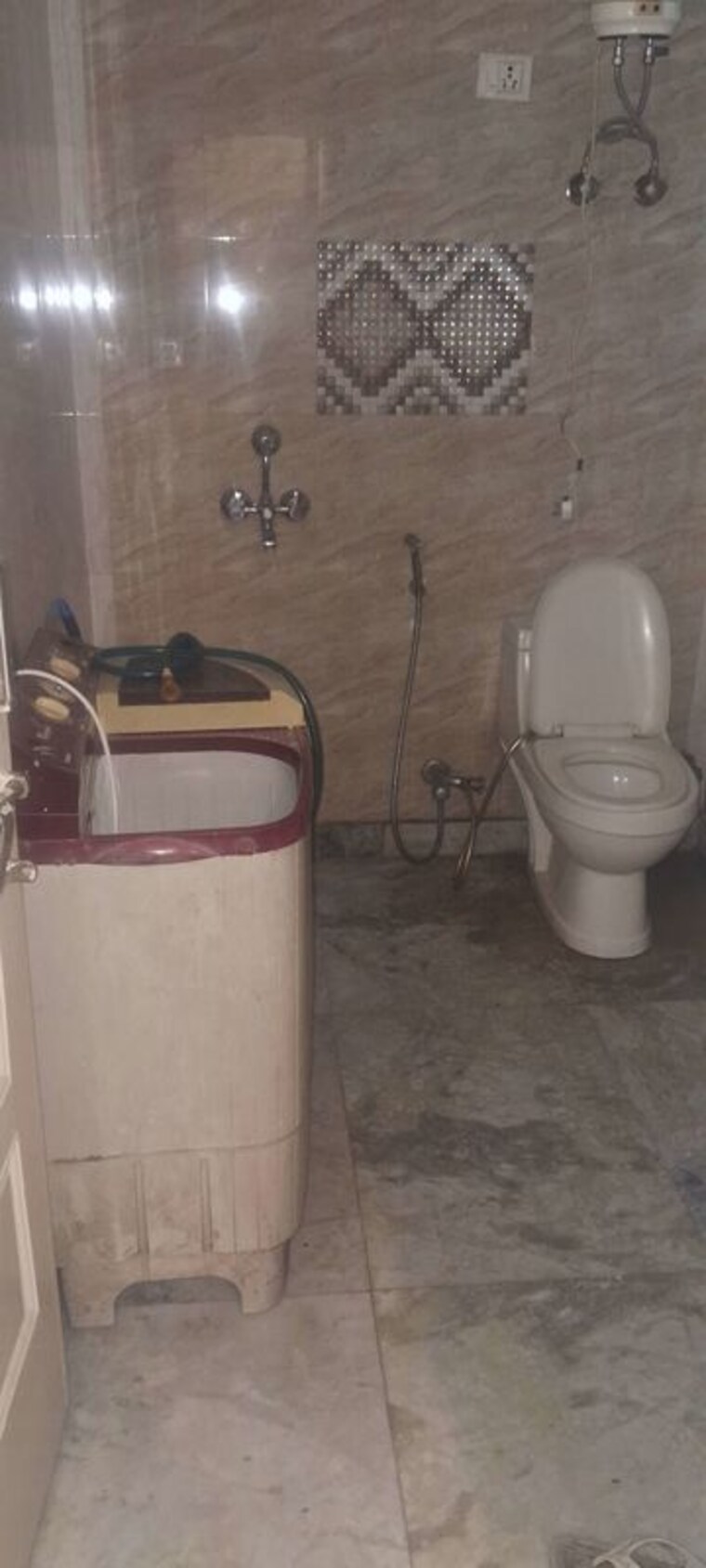 Bathroom, dlf city phase 3 1 Bedroom 600 Sq.Ft. Builder Floor In Dlf City Phase 3 Gurgaon 10431264