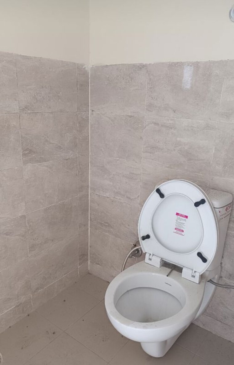 Bathroom, wave-dream-homes 2 Bedroom 840 Sq.Ft. Apartment In Wave City Ghaziabad 10431269
