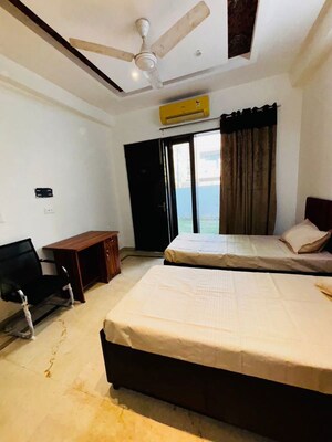 Team Area in 3 BHK Builder Floor at Ansal Plaza Gurgaon, Palam Vihar – for Rent