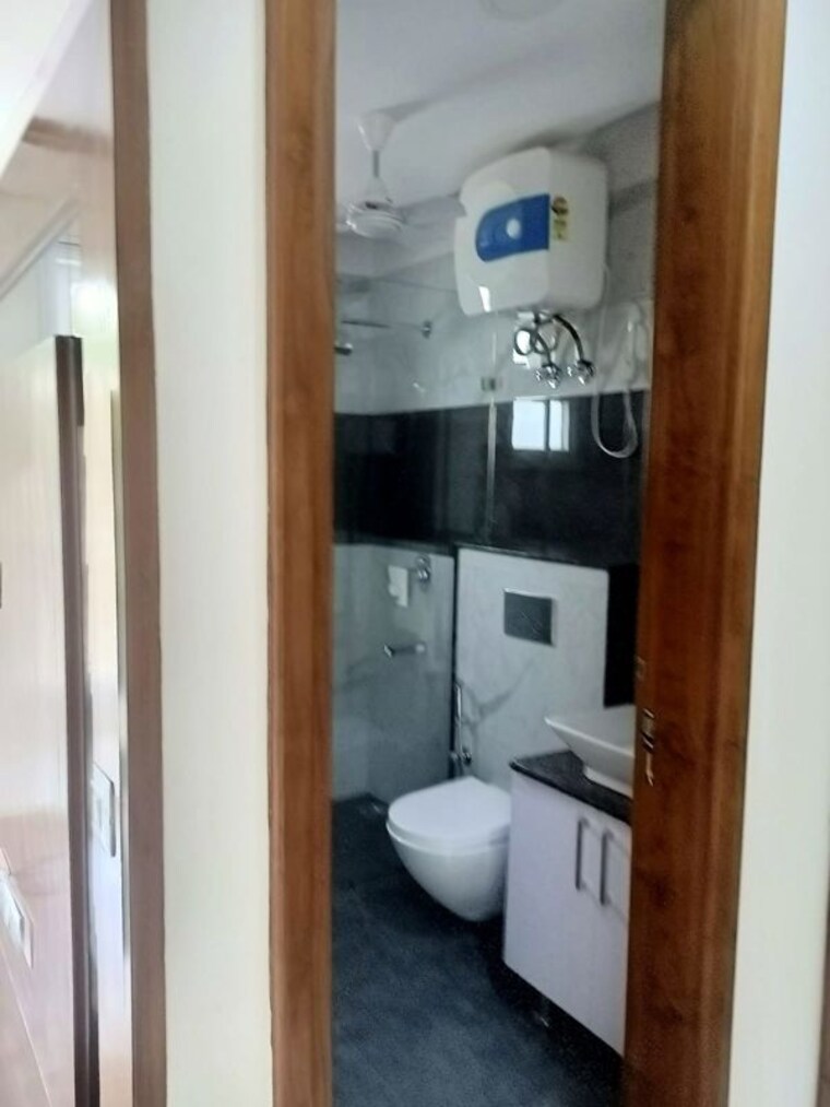 Bathroom, ansal-plaza-gurgaon 3 Bedroom 1800 Sq.Ft. Builder Floor In Palam Vihar Gurgaon 10431296