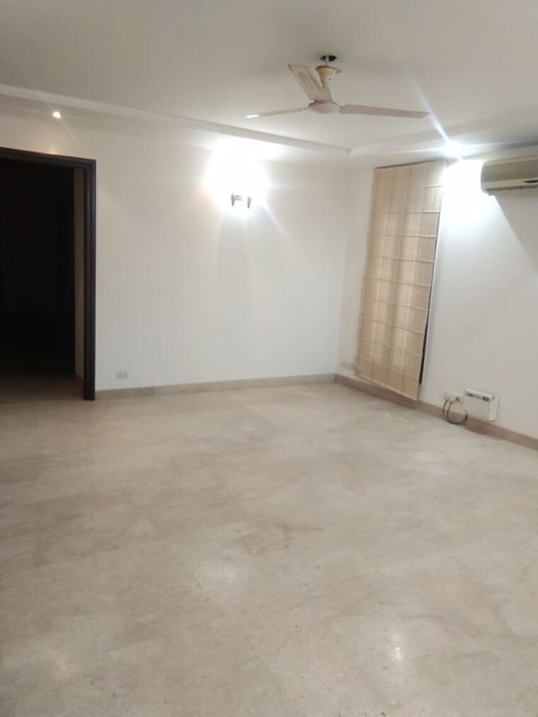 Room, panchsheel park 4 Bedroom 500 Sq.Yd. Builder Floor In Panchsheel Park Delhi 10431300