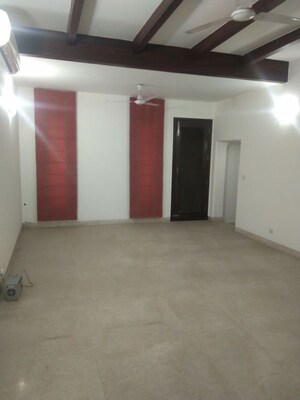 Room in 4 BHK Builder Floor at Panchsheel Park – for Rent