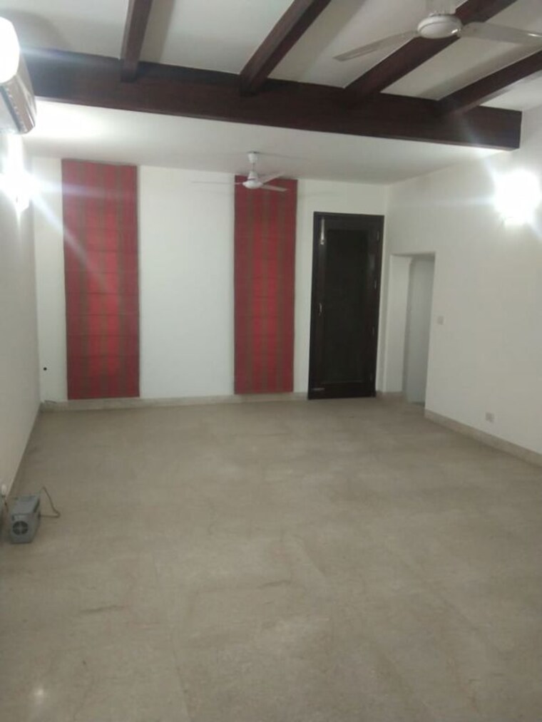 Room, panchsheel park 4 Bedroom 500 Sq.Yd. Builder Floor In Panchsheel Park Delhi 10431300