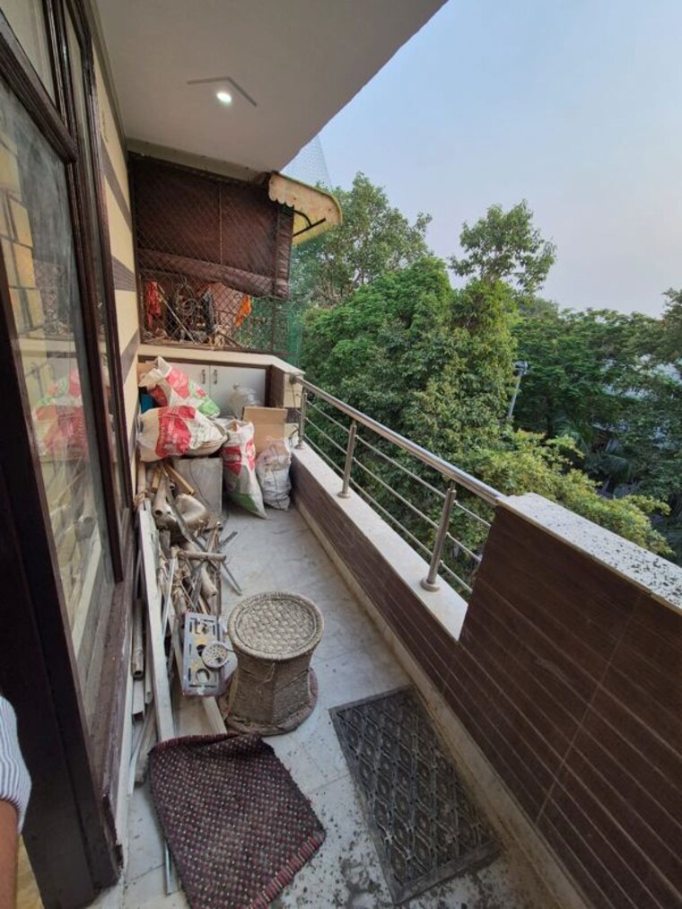 Balcony, ramesh nagar 2 Bedroom 100 Sq.Yd. Builder Floor In Ramesh Nagar Delhi 10430900