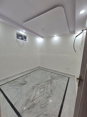 Room in 2 BHK Builder Floor at Ramesh Nagar – for Sale