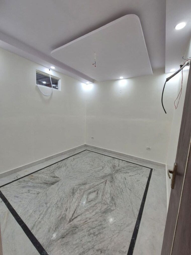 Room, ramesh nagar 2 Bedroom 100 Sq.Yd. Builder Floor In Ramesh Nagar Delhi 10430900