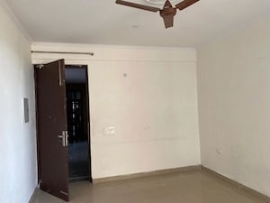 Room in 3 BHK Apartment at Singla South City, Lohgarh – for Rent