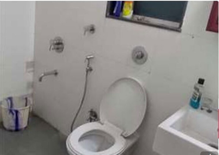 Bathroom, sheth-fiona 2 Bedroom 820 Sq.Ft. Apartment In Pokhran Road No Two Thane 10431371