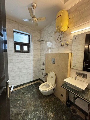 Bathroom in 3 BHK Builder Floor at Ansal Plaza Gurgaon, Palam Vihar – for Rent