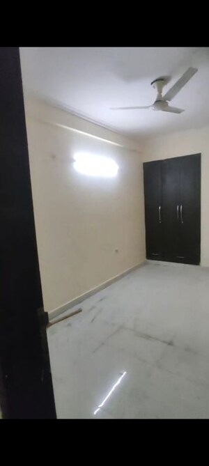 Room in 3 BHK Builder Floor at Vasant Kunj – for Rent