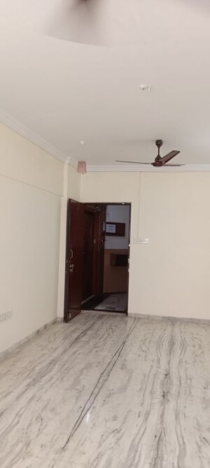 Room in 2 BHK Apartment at K Raheja Vihar, Powai – for Rent
