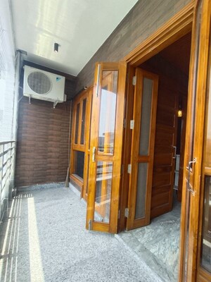 Building Lobby in 4 BHK Builder Floor at Sukhdev Vihar – for Rent