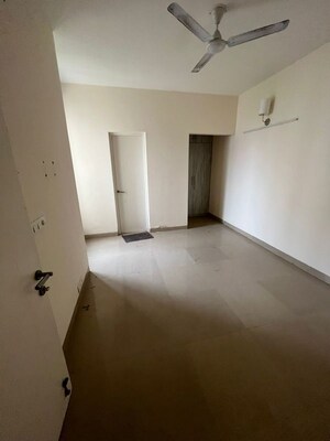 Room in 2.5 BHK Apartment at Emaar Emerald Estate, Sector 65 – for Rent