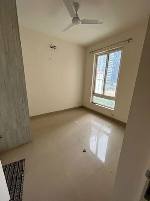2.5 BHK Apartment For Rent in Emaar Emerald Estate, Sector 65