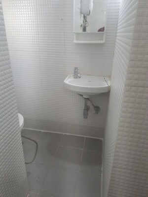 Bathroom in 1 BHK Apartment at Greenfields Apartment, Lower Parel – for Rent