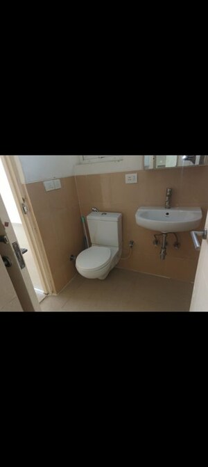 Bathroom in 3.5 BHK Apartment at Emaar Emerald Floors Premier, Sector 65 – for Rent