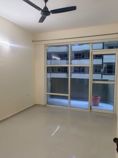 2 BHK Apartment For Rent in Pyramid Square 67A