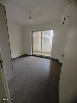 Room in 4 BHK Apartment at Bestech Park View Altura, Sector 79 – for Rent