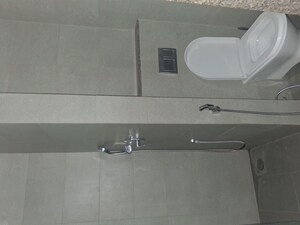 Bathroom in 3.5 BHK Apartment at Emaar Emerald Floors Premier, Sector 65 – for Rent