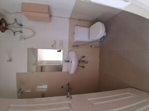 Bathroom in 3.5 BHK Apartment at Emaar Emerald Floors Premier, Sector 65 – for Rent