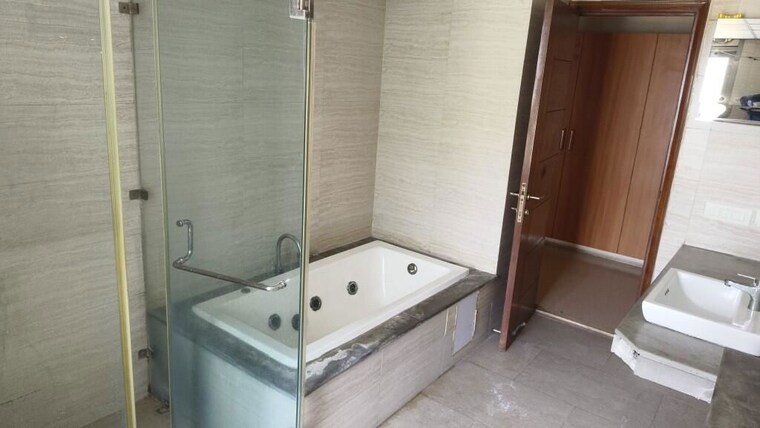 Bathroom, jaypee-imperial-court 4 Bedroom 3639 Sq.Ft. Apartment In Sector 128 Noida 10429119