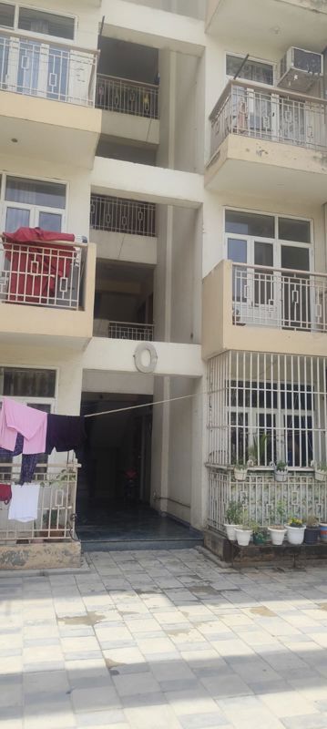 3.5 BHK + Basement 1950 Sq.Ft. Apartment in Microtek Greenburg