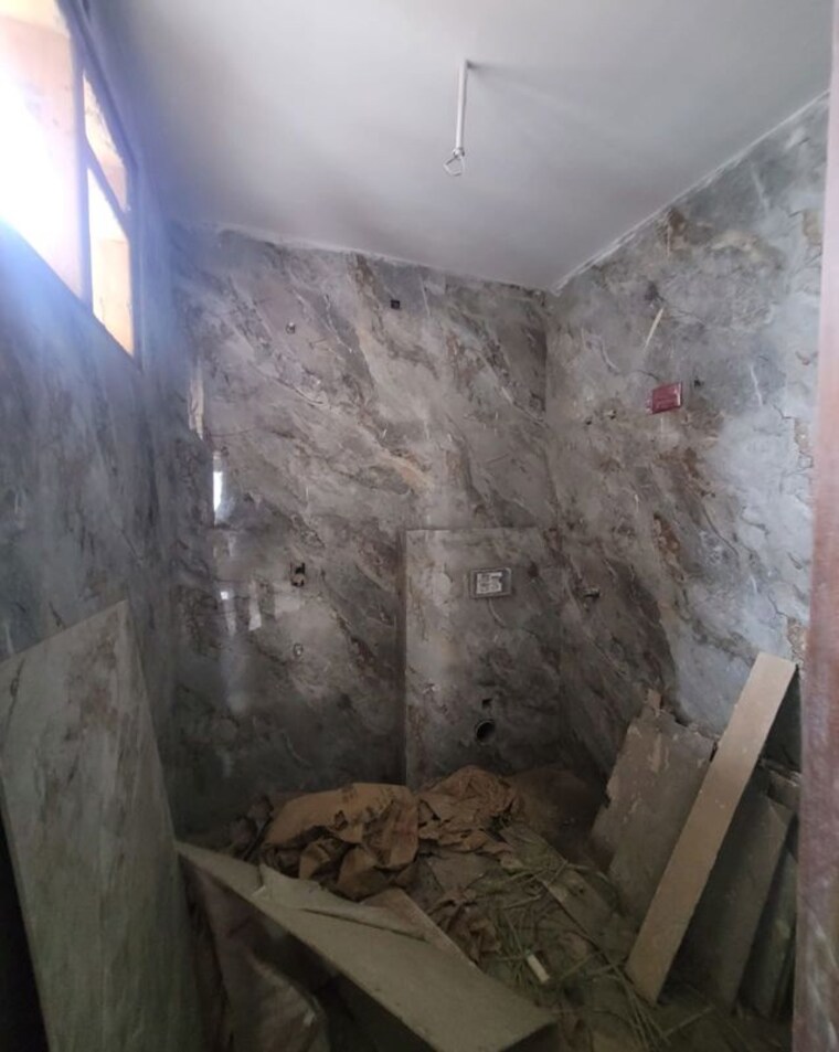 Bathroom, green fields colony 3 Bedroom 1100 Sq.Ft. Builder Floor In Green Fields Colony Faridabad 10431501