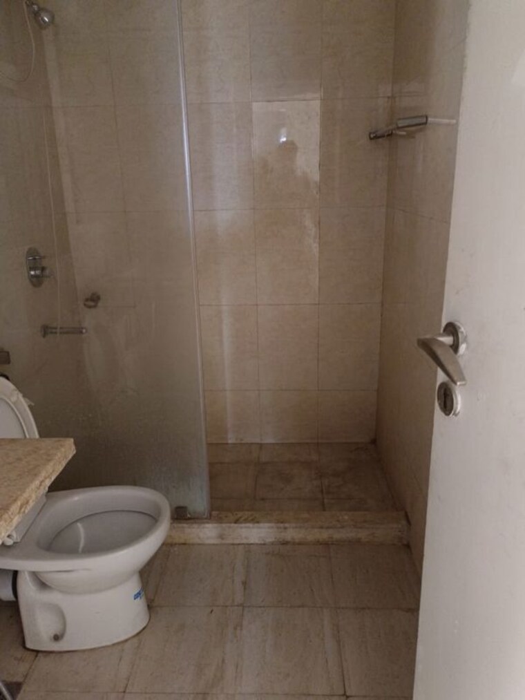 Bathroom, dlf-regal-gardens 3 Bedroom 1750 Sq.Ft. Apartment In Sector 90 Gurgaon 10431505