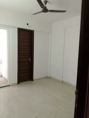 Room in 2.5 BHK Builder Floor at Smart World Gems, Sector 89 – for Rent
