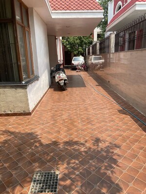 Parking in 3.5 BHK Villa at Ansal  API Palm Floors, Sushant Golf City – for Rent