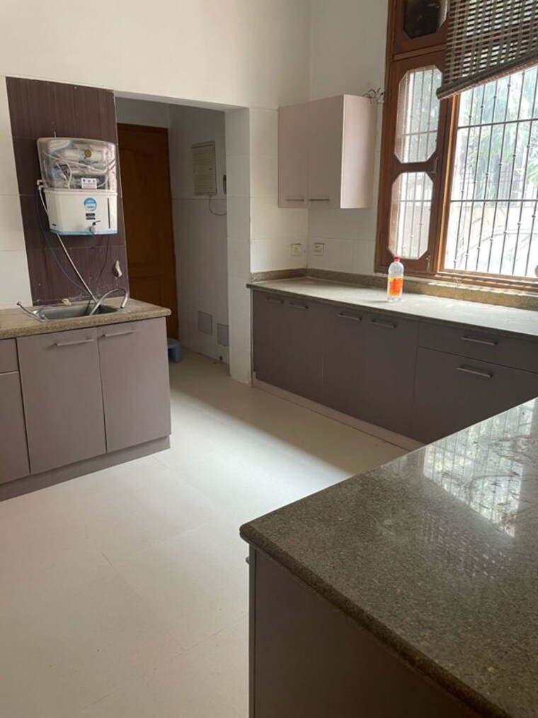 Kitchen, ansal-api-palm-floors 3.5 Bedroom 3200 Sq.Ft. Villa In Sushant Golf City Lucknow 10431554