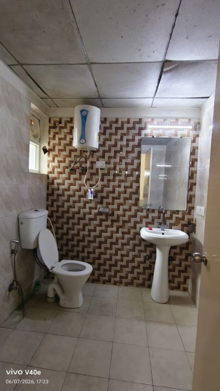 Washroom, gaur-city-7th-avenue 2 Bedroom 1165 Sq.Ft. Apartment In Sector 4 Greater Noida Greater Noida 10431548