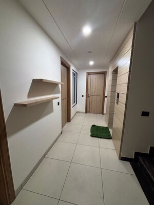 Building Lobby in 1 BHK Builder Floor at Sector 39 – for Rent