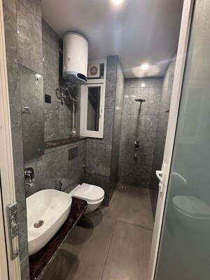 Bathroom in 1 BHK Builder Floor at Sector 32 – for Rent