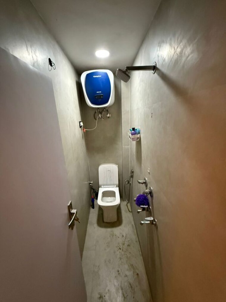 Bathroom, lajpat nagar 4 2 Bedroom 1400 Sq.Ft. Builder Floor In Lajpat Nagar 4 Delhi 10431578