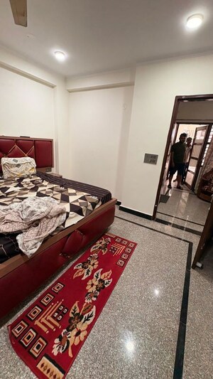 Bedroom in 1 BHK Builder Floor at Sector 40 – for Rent