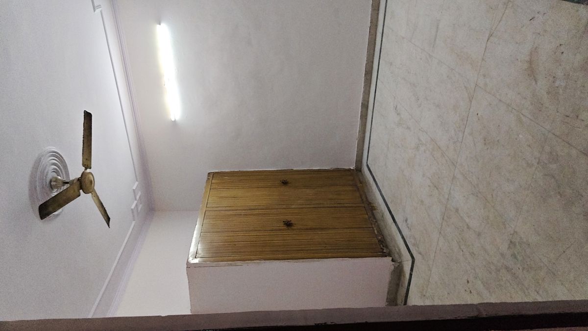 6 BHK + Pooja Room 211 Sq.Yd. Independent House in Ansal Plaza Chiranjiv Vihar
