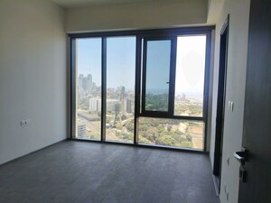 Room in 4 BHK Apartment at Piramal Mahalaxmi, Mahalaxmi – for Rent